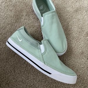 Nike slip on
